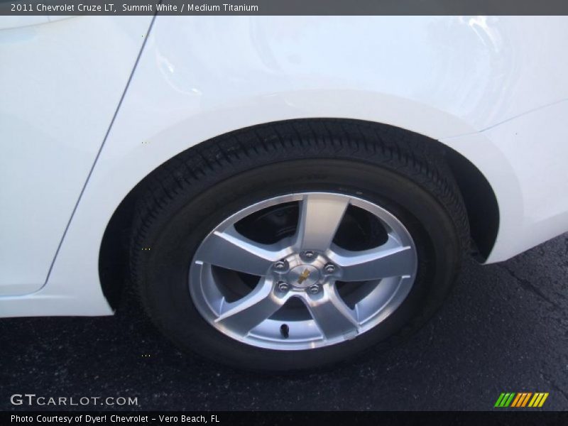 Summit White / Medium Titanium 2011 Chevrolet Cruze LT