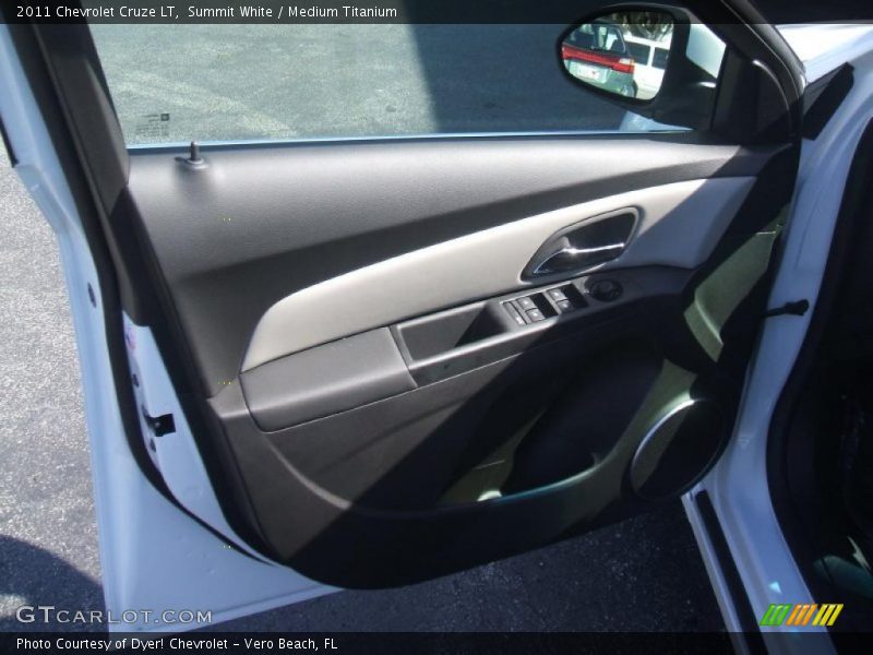 Summit White / Medium Titanium 2011 Chevrolet Cruze LT