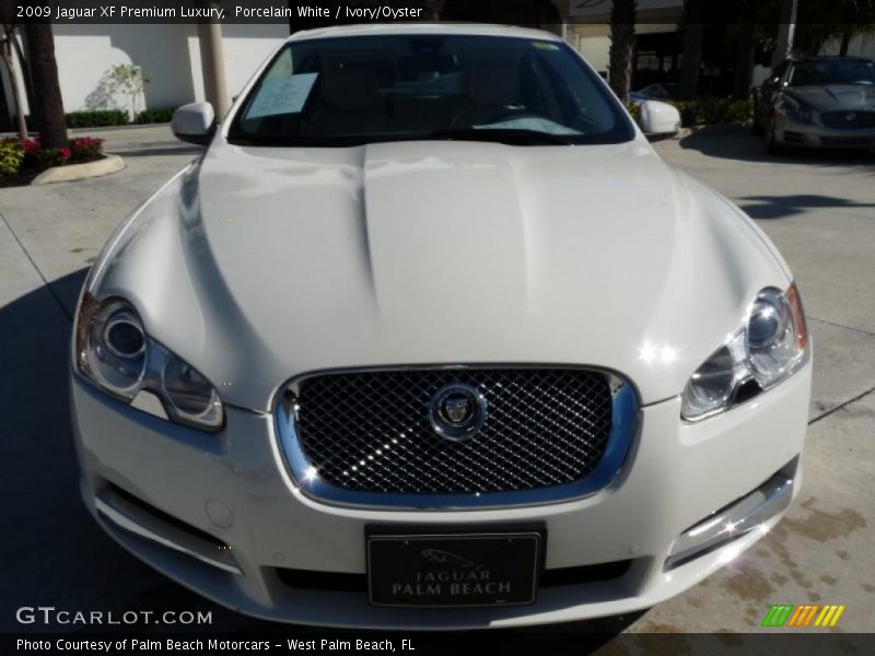 Porcelain White / Ivory/Oyster 2009 Jaguar XF Premium Luxury