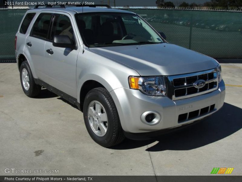 Front 3/4 View of 2011 Escape XLS
