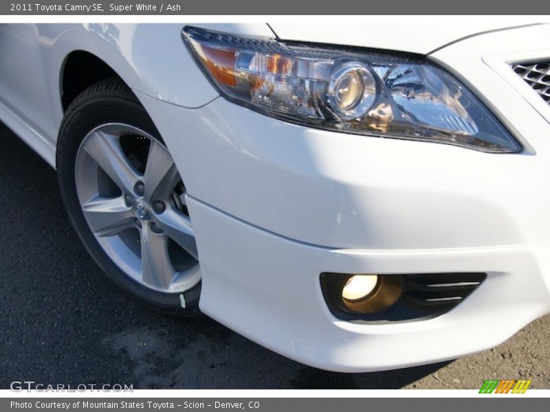 Super White / Ash 2011 Toyota Camry SE