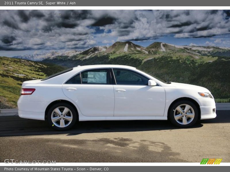 Super White / Ash 2011 Toyota Camry SE