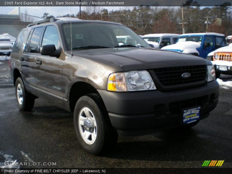 Front 3/4 View of 2005 Explorer XLS 4x4