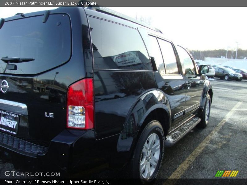 Super Black / Graphite 2007 Nissan Pathfinder LE