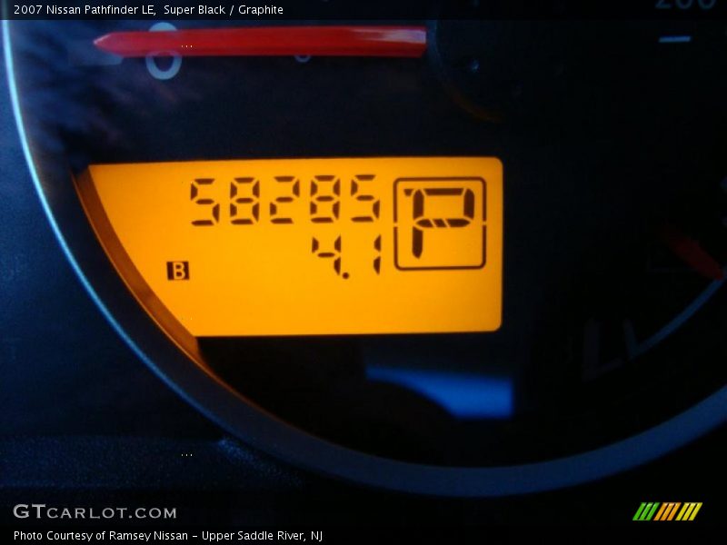 Super Black / Graphite 2007 Nissan Pathfinder LE