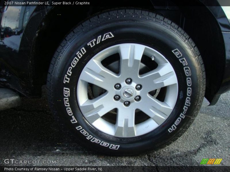 Super Black / Graphite 2007 Nissan Pathfinder LE