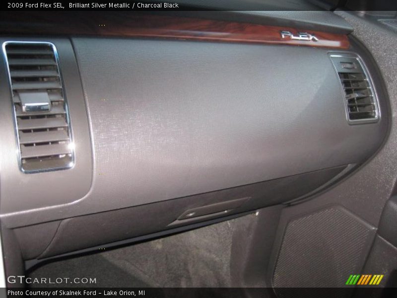 Brilliant Silver Metallic / Charcoal Black 2009 Ford Flex SEL