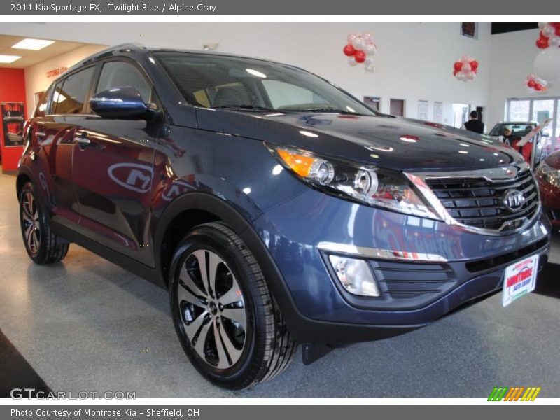Front 3/4 View of 2011 Sportage EX