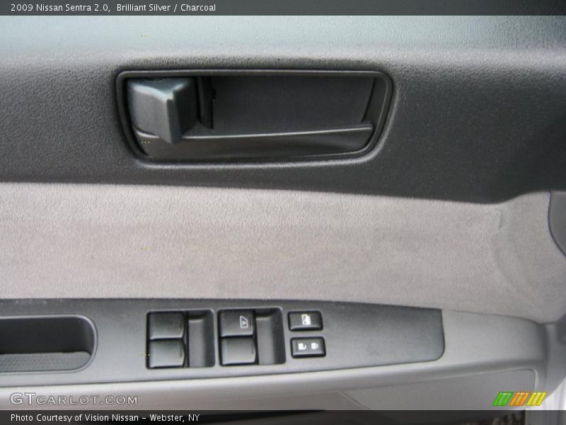 Brilliant Silver / Charcoal 2009 Nissan Sentra 2.0