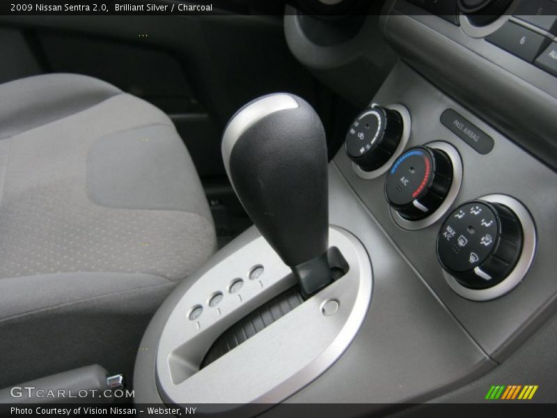 Brilliant Silver / Charcoal 2009 Nissan Sentra 2.0