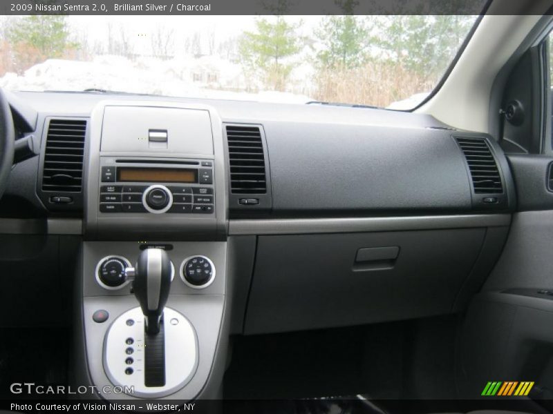 Brilliant Silver / Charcoal 2009 Nissan Sentra 2.0