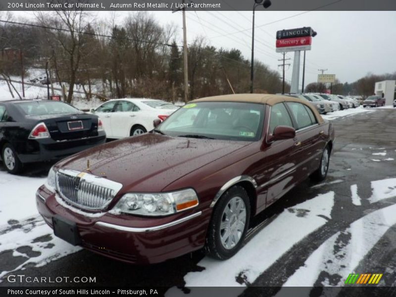 Front 3/4 View of 2004 Town Car Ultimate L