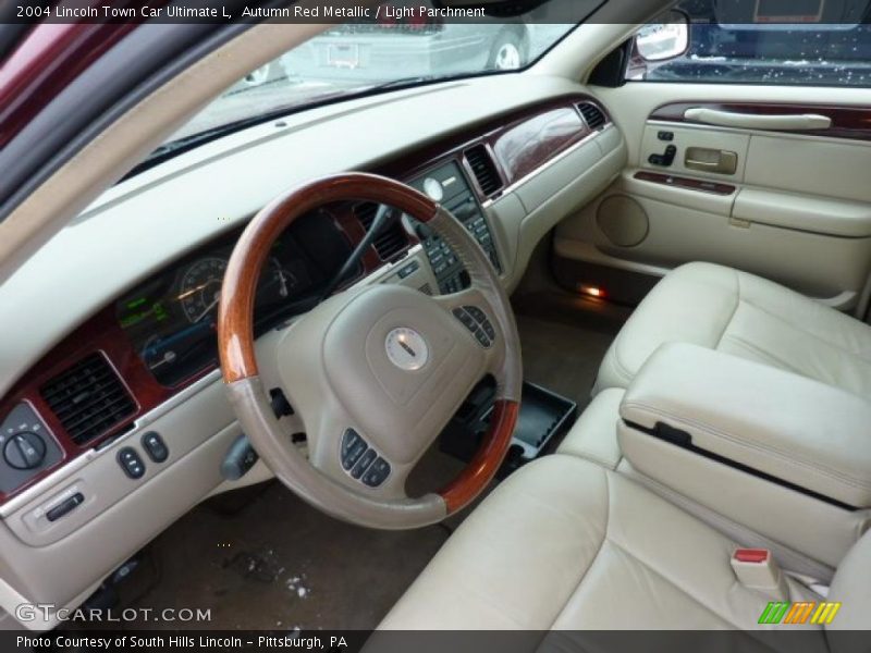 Dashboard of 2004 Town Car Ultimate L