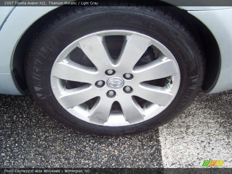 Titanium Metallic / Light Gray 2007 Toyota Avalon XLS