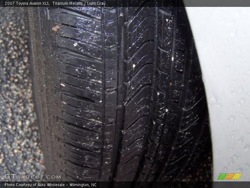 Titanium Metallic / Light Gray 2007 Toyota Avalon XLS