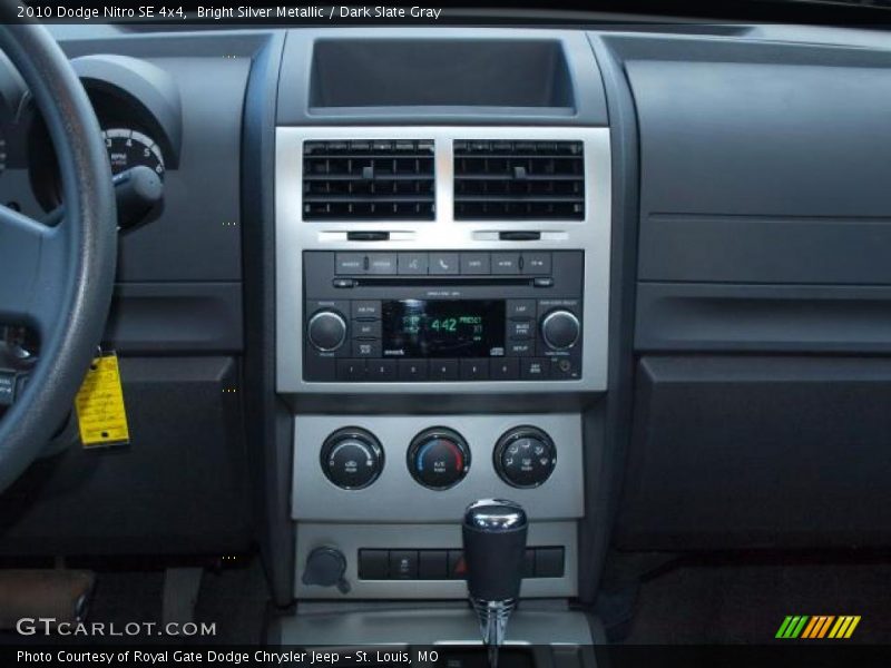 Bright Silver Metallic / Dark Slate Gray 2010 Dodge Nitro SE 4x4