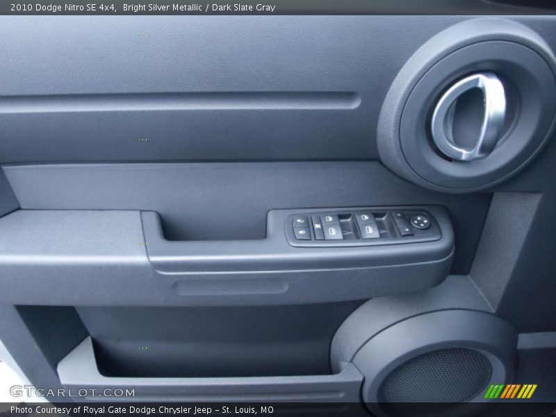 Bright Silver Metallic / Dark Slate Gray 2010 Dodge Nitro SE 4x4