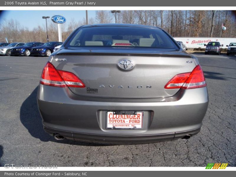 Phantom Gray Pearl / Ivory 2006 Toyota Avalon XLS