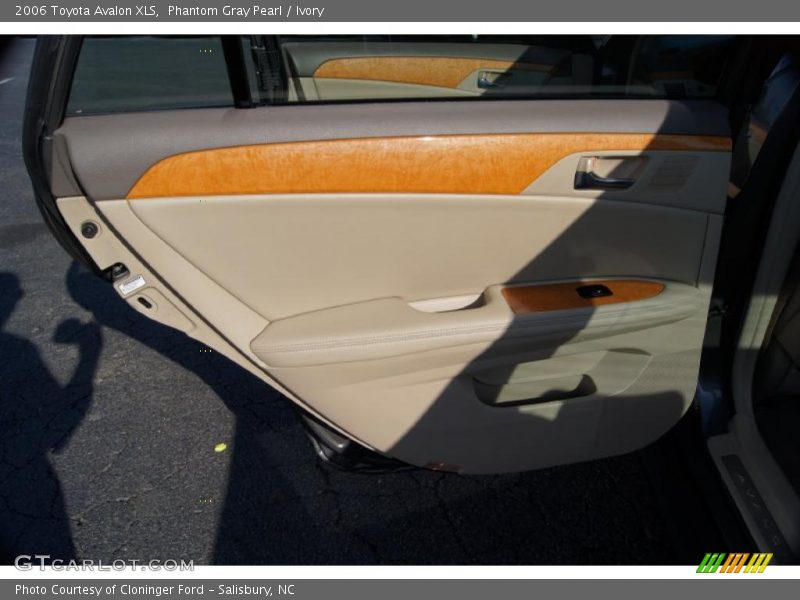 Phantom Gray Pearl / Ivory 2006 Toyota Avalon XLS