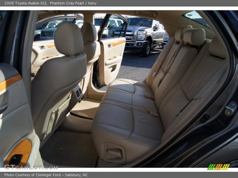  2006 Avalon XLS Ivory Interior