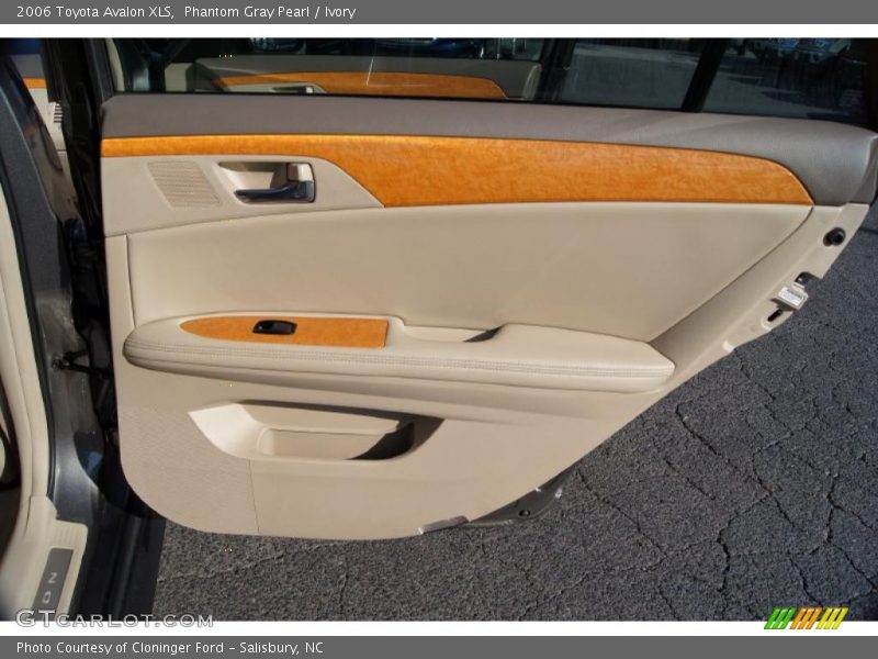 Phantom Gray Pearl / Ivory 2006 Toyota Avalon XLS