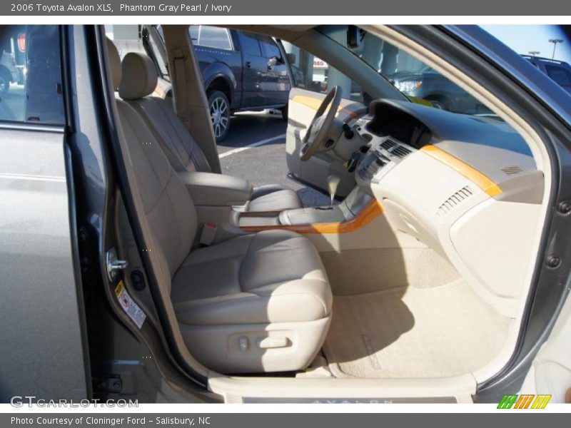 Phantom Gray Pearl / Ivory 2006 Toyota Avalon XLS