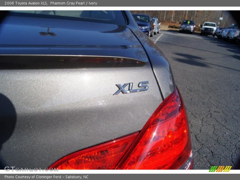Phantom Gray Pearl / Ivory 2006 Toyota Avalon XLS