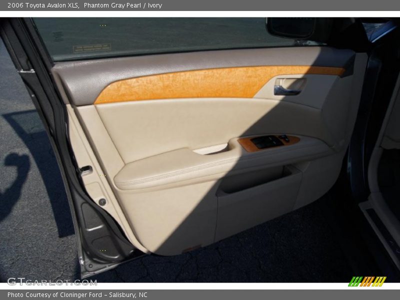 Phantom Gray Pearl / Ivory 2006 Toyota Avalon XLS