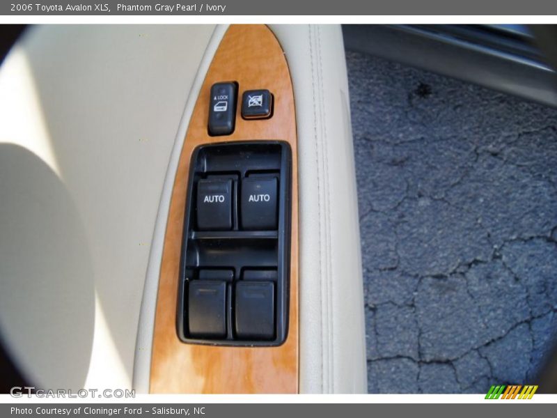 Phantom Gray Pearl / Ivory 2006 Toyota Avalon XLS
