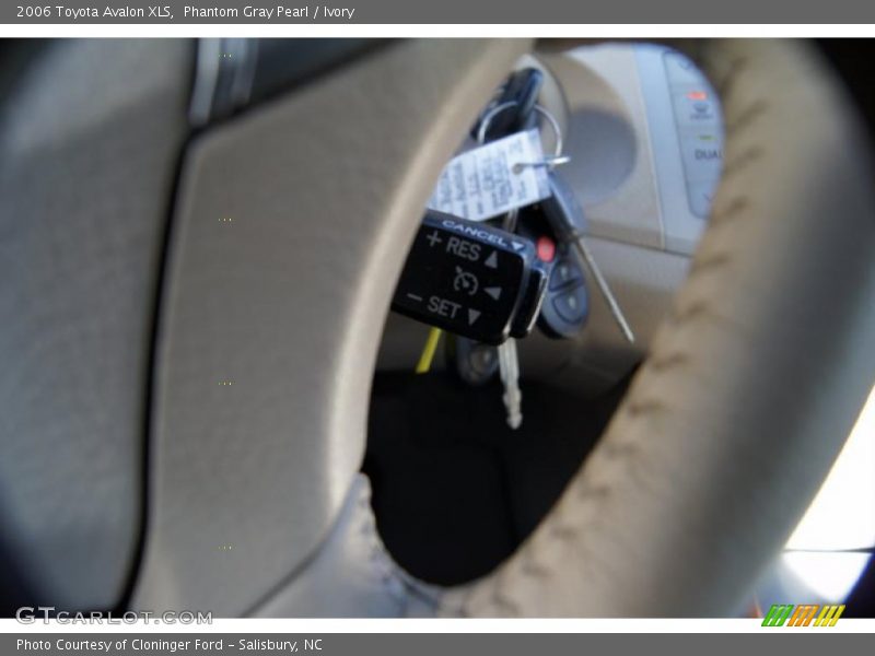 Phantom Gray Pearl / Ivory 2006 Toyota Avalon XLS