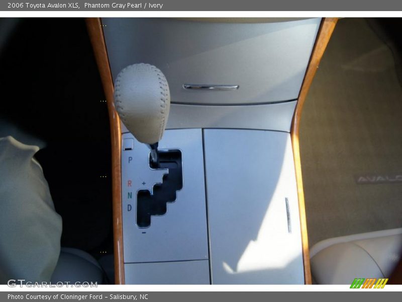Phantom Gray Pearl / Ivory 2006 Toyota Avalon XLS