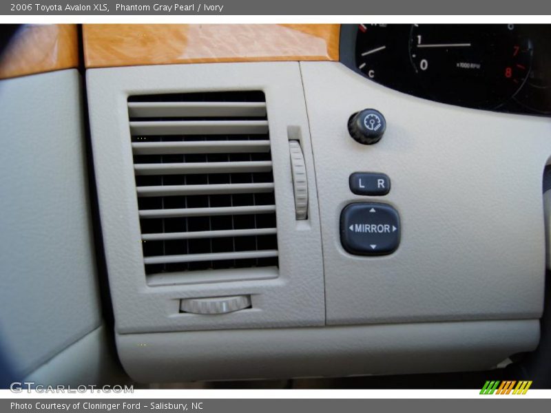 Phantom Gray Pearl / Ivory 2006 Toyota Avalon XLS