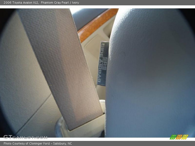 Phantom Gray Pearl / Ivory 2006 Toyota Avalon XLS