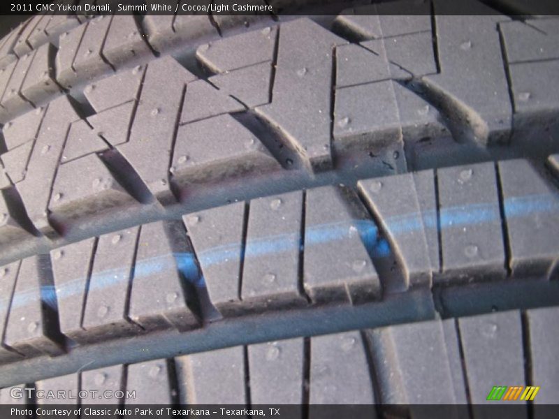 Summit White / Cocoa/Light Cashmere 2011 GMC Yukon Denali