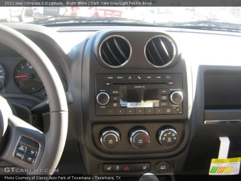 Bright White / Dark Slate Gray/Light Pebble Beige 2011 Jeep Compass 2.0 Latitude