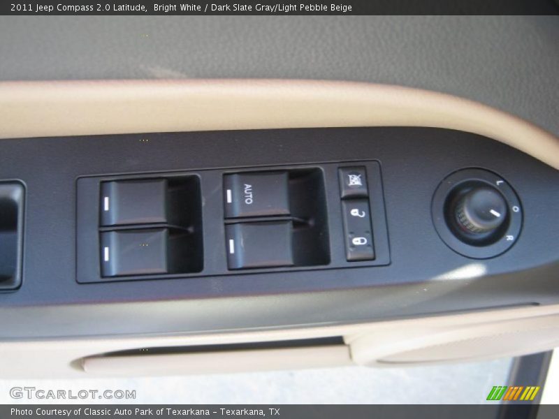 Bright White / Dark Slate Gray/Light Pebble Beige 2011 Jeep Compass 2.0 Latitude