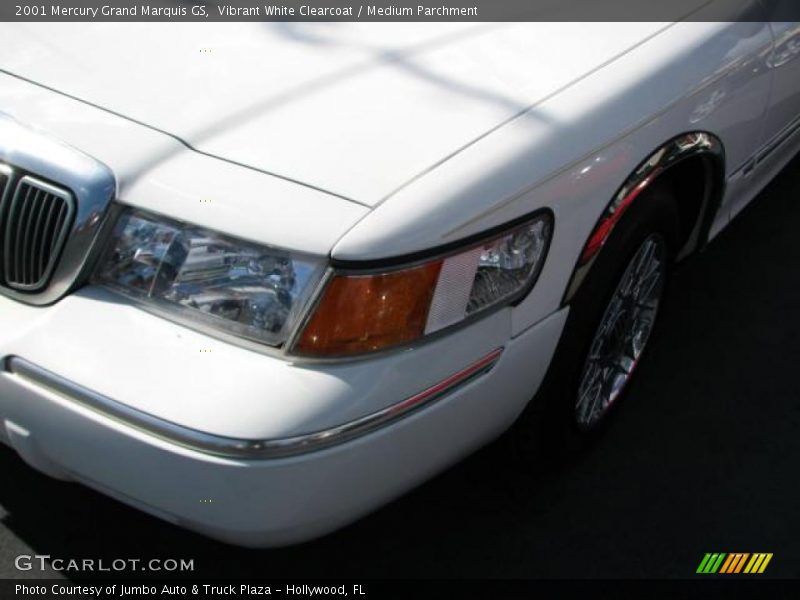 Vibrant White Clearcoat / Medium Parchment 2001 Mercury Grand Marquis GS