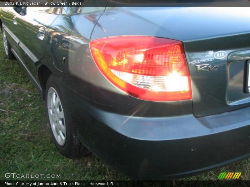 Willow Green / Beige 2003 Kia Rio Sedan