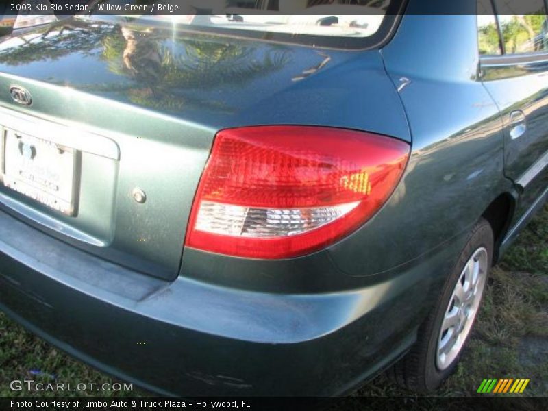 Willow Green / Beige 2003 Kia Rio Sedan