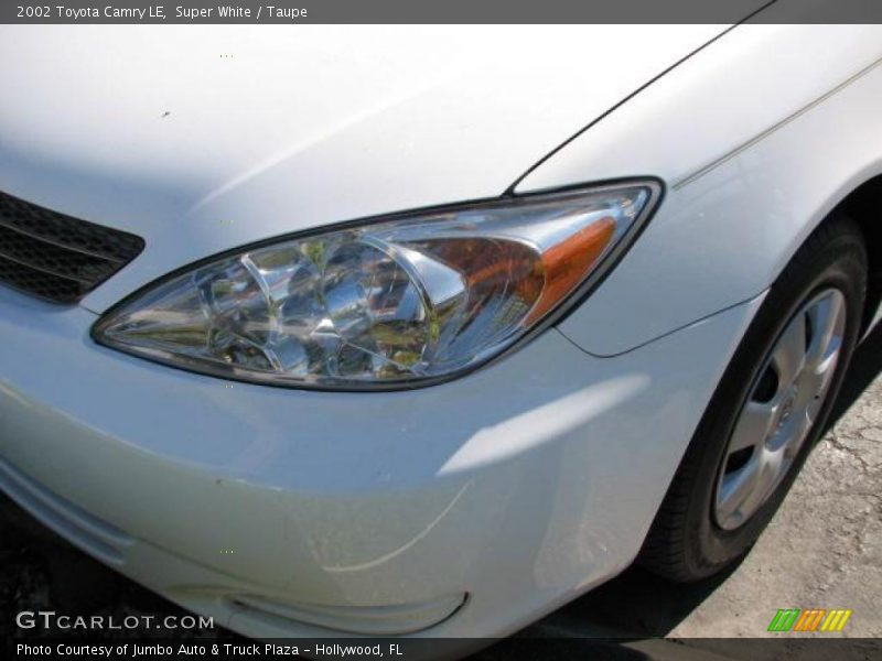 Super White / Taupe 2002 Toyota Camry LE