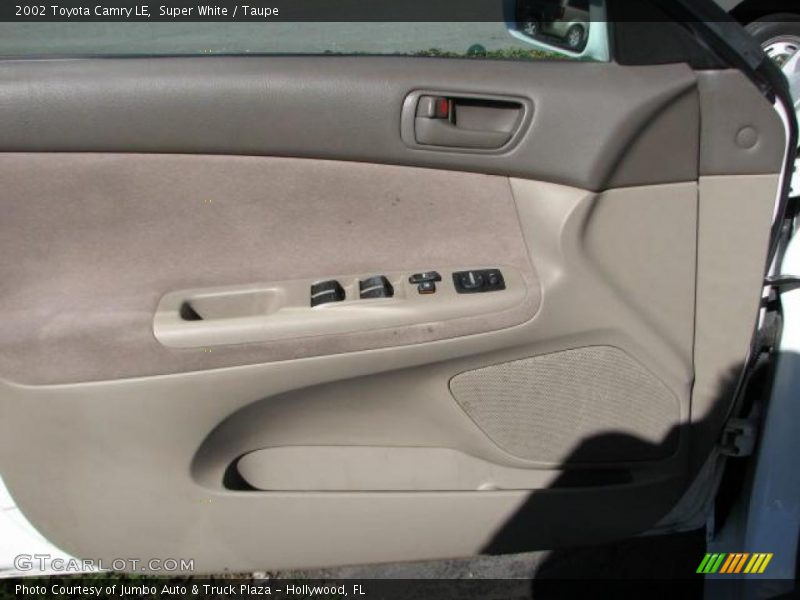 Super White / Taupe 2002 Toyota Camry LE