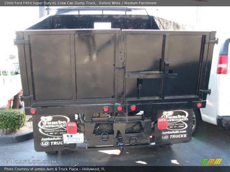 Oxford White / Medium Parchment 2000 Ford F450 Super Duty XL Crew Cab Dump Truck