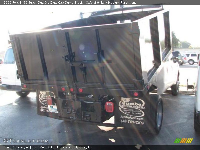 Oxford White / Medium Parchment 2000 Ford F450 Super Duty XL Crew Cab Dump Truck
