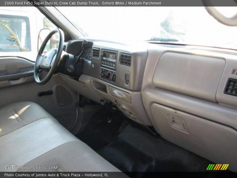 Oxford White / Medium Parchment 2000 Ford F450 Super Duty XL Crew Cab Dump Truck