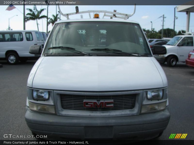 Ivory White / Pewter 2000 GMC Safari Commercial