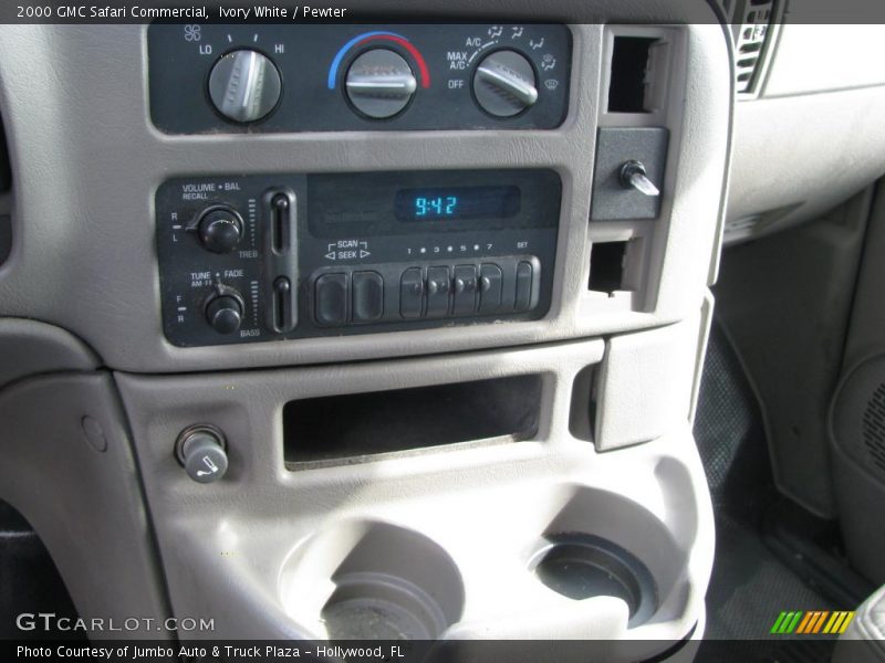 Ivory White / Pewter 2000 GMC Safari Commercial