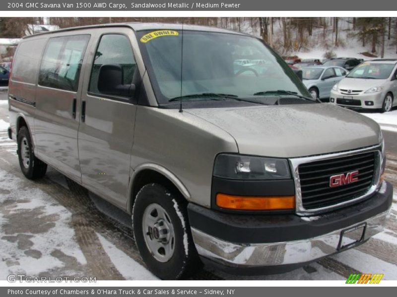 Front 3/4 View of 2004 Savana Van 1500 AWD Cargo