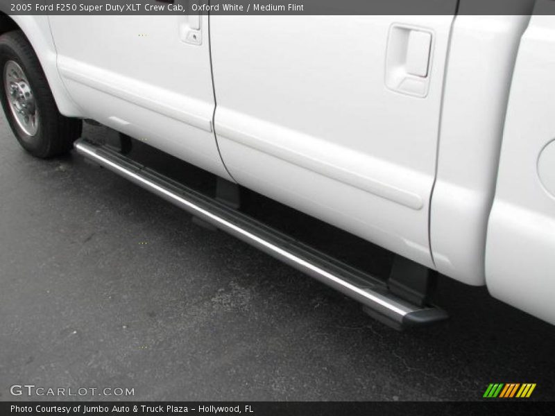Oxford White / Medium Flint 2005 Ford F250 Super Duty XLT Crew Cab