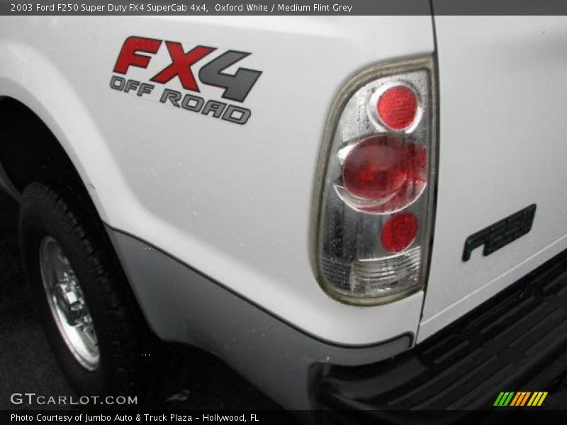 Oxford White / Medium Flint Grey 2003 Ford F250 Super Duty FX4 SuperCab 4x4