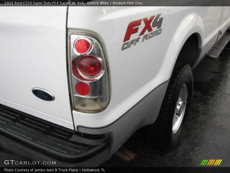 Oxford White / Medium Flint Grey 2003 Ford F250 Super Duty FX4 SuperCab 4x4